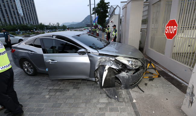 This photo shows a car damaged after crashing into the main gate of the U.S. Embassy in central Seoul on June 7, 2018. (Yonhap)