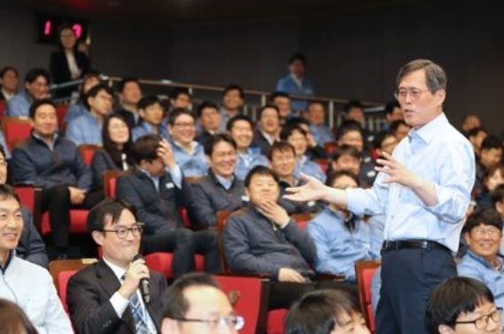 Chung Jae-hoon, the CEO of the Korea Hydro & Nuclear Power Co., speaks during an inaugural ceremony held at the headquarters in Gyeongju, 370 kilometers southeast of Seoul, on April 5. (Yonhap)
