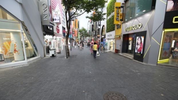 This undated file photo shows a relatively empty Myeongdong shopping district in Seoul. (Yonhap)