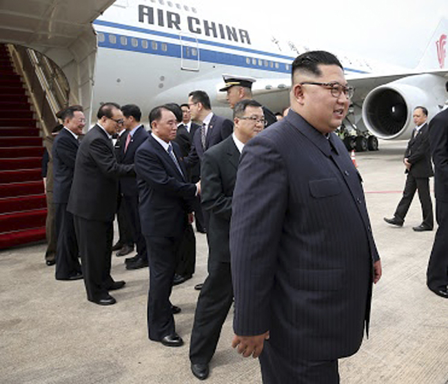 In this photo released by the Ministry of Communications and Information of Singapore, North Korean leader Kim Jong-un, right, arrives at the Changi International Airport, Sunday, June 10, 2018. (AP)