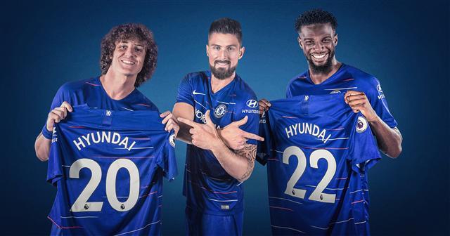 현대차 로고가 새겨진 유니폼을 입은 첼시 FC 소속 선수들. 좌측부터 다비드 루이스 (David Luiz), 올리비에 지루(Oliver Giroud), 티에무에 바카요코 (Tiemoue Bakayoko).  [제공=현대차]
