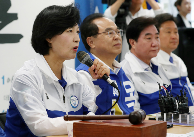 더불어민주당 추미애 대표가 12일 오전 부산 부산진구 오거돈 부산시장 후보 선거사무소에서 열린 중앙선거대책위원회에서 모두발언하고 있다. (사진=연합뉴스)