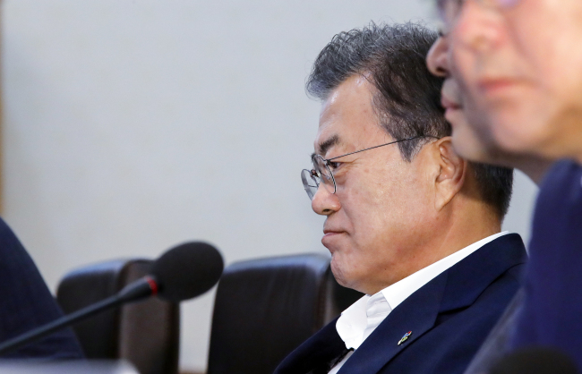 President Moon Jae-in thoughtful on the day of US-NK summit. (Yonhap)