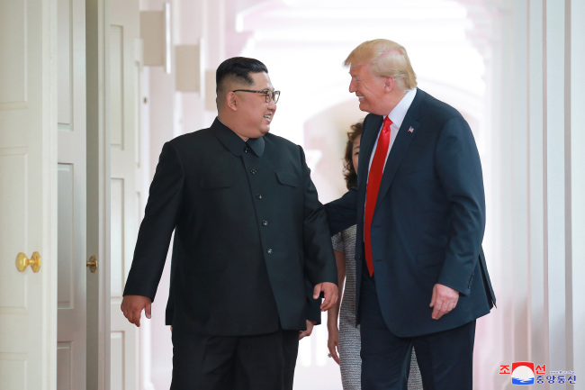 North Korean leader Kim Jong-un, left, and US President Donald Trump. (Yonhap)