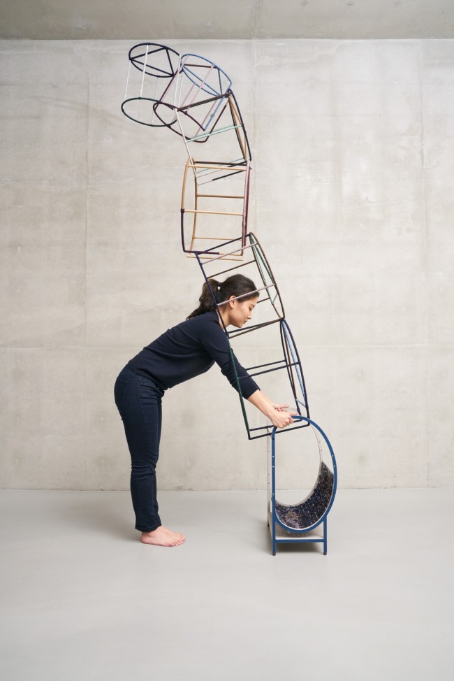 강서경, GRANDMOTHER TOWER - tow #18-01, 2018, Mixed Media
thread on reproduced industrial dish carrier, thread on painted steel, wheel , 253.0 × 88.6 × 58.5 Size (cm) [사진=아트바젤]