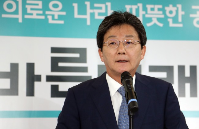 바른미래당 유승민 공동대표가 14일 서울 여의도 당사에서 6.13 지방선거 및 재보궐 선거 결과에 대한 책임을 지고 공동대표 사퇴를 밝히고 있다. (사진=연합뉴스)