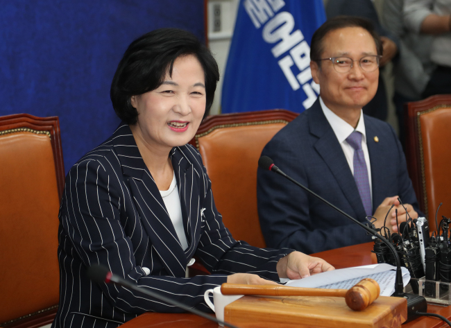 더불어민주당 추미애 대표가 14일 오전 국회에서 열린 중앙선거대책위원회에서 밝은 표정으로 발언하고 있다.[사진=연합뉴스]
더불어민주당 추미애 대표가 14일 오전 국회에서 열린 중앙선거대책위원회에서 밝은 표정으로 발언하고 있다.[사진=연합뉴스]