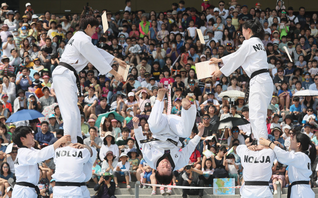 In this file photo from June 6, 2018, taekwondo demonstrators perform at the War Memorial of Korea in Seoul to mark Memorial Day. (Yonhap)