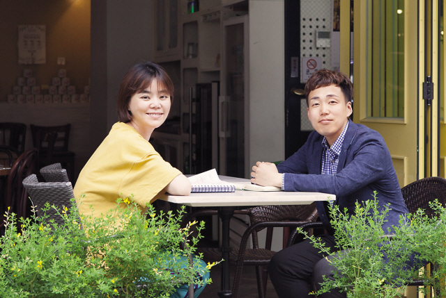 전규범 현대백화점 식품사업부 생식품팀 과장과 이송희 그랑씨엘 오너 셰프.
[제공=현대백화점]
