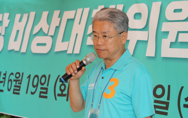 바른미래당 김동철 비상대책위원장이 19일 경기도 양평군 용문산야영장에서 열린 비상대책위원·국회의원 워크숍 개회식에서 발언하고 있다. (사진=연합뉴스)