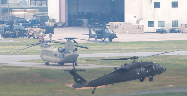 US chopper takes off at Camp Humphrey in Pyongtaek. Yonhap