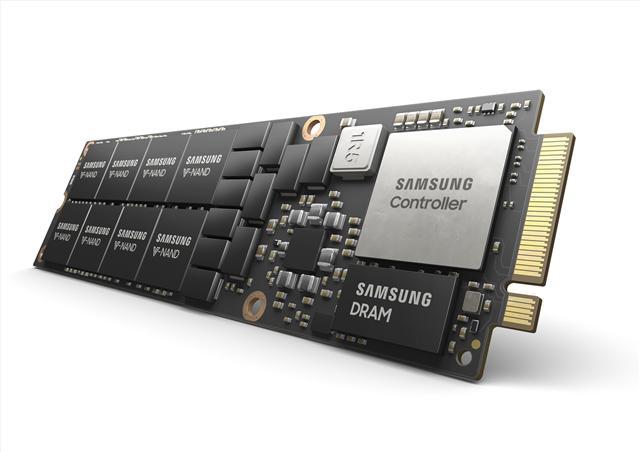 데이터센터용 ‘8TB NF1 SSD’ 제품 이미지.  [제공=삼성전자]