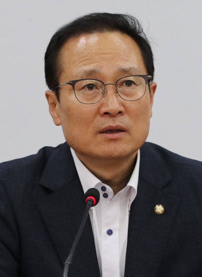 더불어민주당 홍영표 원내대표가 21일 오전 국회에서 열린 정책조정회의에서 발언하고 있다. (사진=연합뉴스)