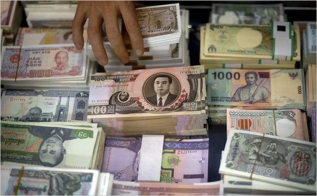 Old North Korean currency bills, center, were on sale with the currencies of other countries at a market in Beijing, China in Jan. 2010. (AP)