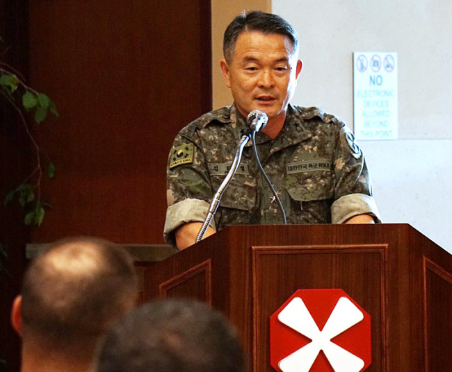 김태업 육군 준장이 22일 오후 경기도 평택 미군기지 내 8군사령부에서 열린 주한 미8군 부사령관 취임식에서 인사말을 하고 있다. 사진은 기사 내용과 무관. [사진=연합뉴스]
김태업 육군 준장이 22일 오후 경기도 평택 미군기지 내 8군사령부에서 열린 주한 미8군 부사령관 취임식에서 인사말을 하고 있다. 사진은 기사 내용과 무관. [사진=연합뉴스]
