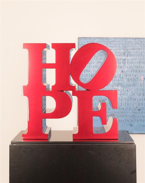 로버트 인디애나, 18 Eternal HOPE(Red), Multiple layers of custom metallic paint on fabricated aluminum, 45.7×47.7×22.9cm, ED.of IX
[사진제공=갤러리 조은]