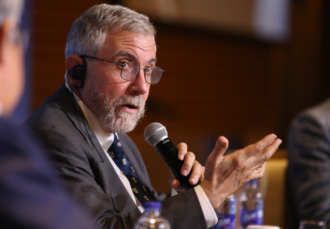 Paul Krugman speaks at the 13th Jeju Forum in South Korea on Wednesday. (Yonhap)