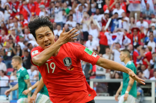 South Korea's Kim Young-gwon celebrates after he scores a goal against Germany in their 2018 FIFA World Cup Group F match at Kazan Arena in Kazan, Russia, on June 27, 2018. (Yonhap)