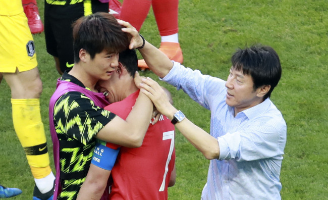 Son Heung-min bursts into tears after match against Germany. (Yonhap)
