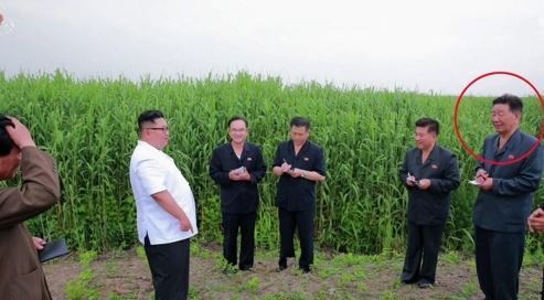 Hwang Pyong-so (R, circled), a former North Korean general who was dismissed last year, is reported to have accompanied North Korean leader Kim Jong-un on a site inspection, according to the Korean Central News Agency (KCNA) on June 30, 2018. (Yonhap)
