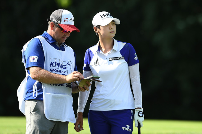 Park Sung-hyun (right) (Yonhap)