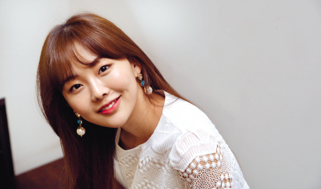 정반대의 이미지로 변신이 가능한 배우 금새록의 매력이 새록새록 드러나고 있다. 	 정희조 기자/checho@heraldcorp.com