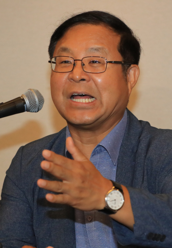 김영배 전 한국경영자총협회 상임부회장이 2일 오전 서울 중구 한국프레스센터에서 최근 제기된 비자금 조성 의혹 등에 관련한 입장을 밝히고 있다. [제공=연합뉴스]