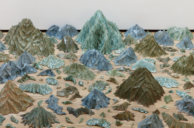 김준명, 실패한 재현(산수들), 세라믹,가변크기,2018 [사진제공=김종영미술관]