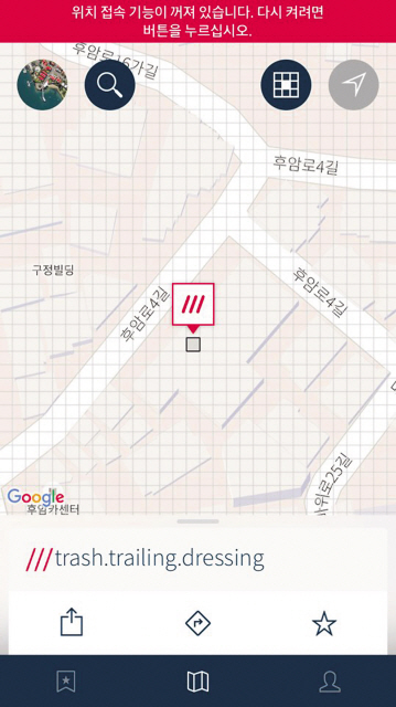 현대모비스 연구원들이 컴퓨터 시뮬레이션으로 가상의 도로환경을 반영한 인포테인먼트 제품의 사용자 경험(UX, User Experience)을 분석하고 있다.  [제공=현대모비스]