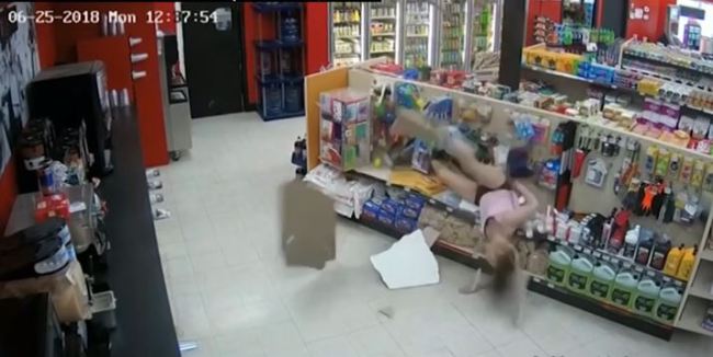 천장이 무너지면서 떨어진 부르크