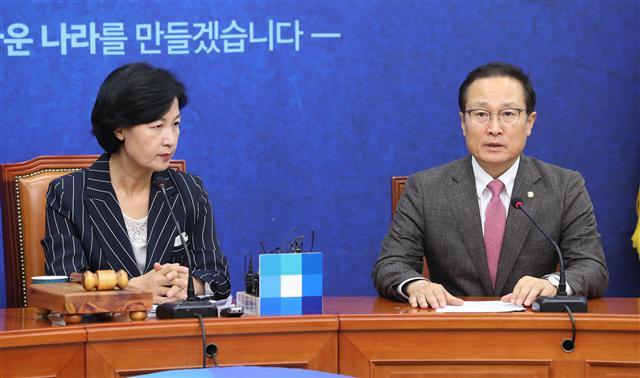 <YONHAP PHOTO-5696> 발언하는 홍영표 (서울=연합뉴스) 하사헌 기자 = 더불어민주당 홍영표 원내대표가 4일 오전 국회에서 열린 최고위원회의에서 발언하고 있다. 2018.7.4 toadboy@yna.co.kr/2018-07-04 09:42:56/ <저작권자 ⓒ 1980-2018 ㈜연합뉴스. 무단 전재 재배포 금지.>