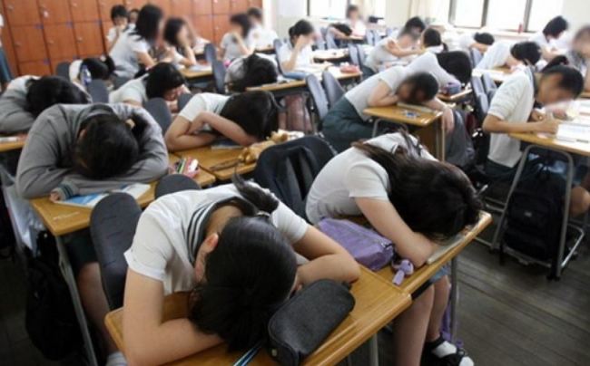 Students take a nap during lunch hours due to chronic fatigue. (Yonhap)
