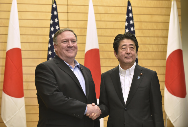<YONHAP PHOTO-7903> U.S. Secretary of State Mike Pompeo, left, shakes hands with Japanese Prime Minister Shinzo Abe at the prime minister's office in Tokyo, Japan, Sunday, July 8, 2018. Pompeo is on a trip traveling to North Korea, Japan, Vietnam, Abu Dhabi, and Brussels. (Kazuhiro Nogi/Pool Photo via AP)/2018-07-08 11:35:13/ <저작권자 ⓒ 1980-2018 ㈜연합뉴스. 무단 전재 재배포 금지.>
<YONHAP PHOTO-7903> U.S. Secretary of State Mike Pompeo, left, shakes hands with Japanese Prime Minister Shinzo Abe at the prime minister's office in Tokyo, Japan, Sunday, July 8, 2018. Pompeo is on a trip traveling to North Korea, Japan, Vietnam, Abu Dhabi, and Brussels. (Kazuhiro Nogi/Pool Photo via AP)/2018-07-08 11:35:13/ <저작권자 ⓒ 1980-2018 ㈜연합뉴스. 무단 전재 재배포 금지.>