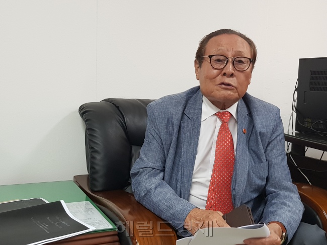 독립유공자 나창헌 선생의 아들인 나중화 광복회 부회장(왼쪽). 나창헌 선생.
[제공=국가보훈처 홈페이지]