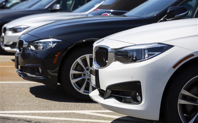 BMW는 미중 무역전쟁으로 관세 압박을 이기지 못하고 사우스캐롤라이나 주에서 가동하던 스포츠유틸리티차량(SUV) 제조시설을 미국 이외 지역으로 옮길 예정이라고 10일 밝혔다.  [로이터 EPA 연합뉴스]