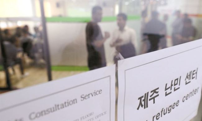Yemeni asylum seekers wait to get human rights counseling at Jeju city community center on Friday, June 29. (Yonhap)