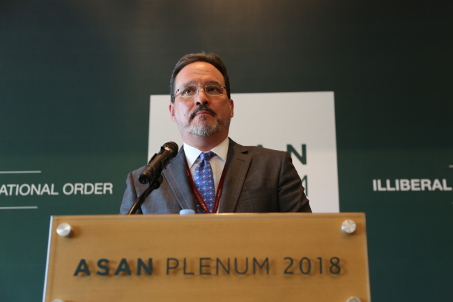Michael Green, senior vice president for Asia and Japan chair at the Center for Strategic and International Studies speaks at Asan Plenum 2018 in Seoul on April 25. (Asan Institute for Policy Studies)