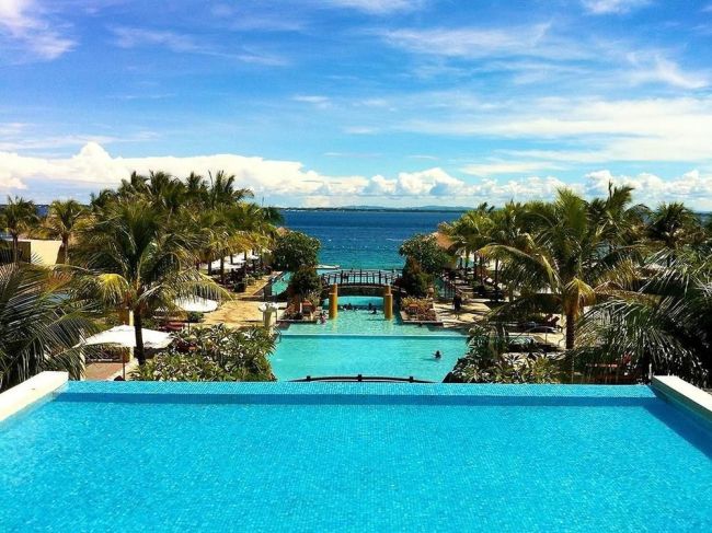 The pool view at the Crimson Mactan Resort and Spa in Cebu, Philippines. (Tripbtoz)