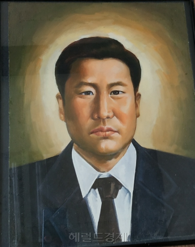 독립운동가 김종철 선생의 손자인 김규홍(60·왼쪽사진) 씨.