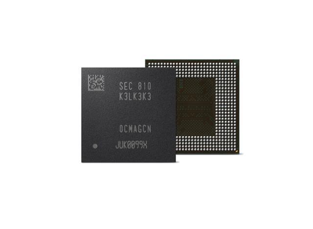 삼성전자가 세계 최초로 개발한 ‘10나노급 8Gb(기가비트) LPDDR5(Low Power Double Data Rate 5) D램’ [제공=삼성전자]