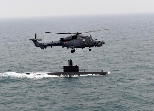 An AW-159 Wildcat helicopter of the South Korean Navy takes part in an anti-submarine exercise in the Yellow Sea in this file photo provided by the Navy. (Yonhap)
