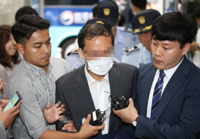 Lawyer Doh (center). (Yonhap)