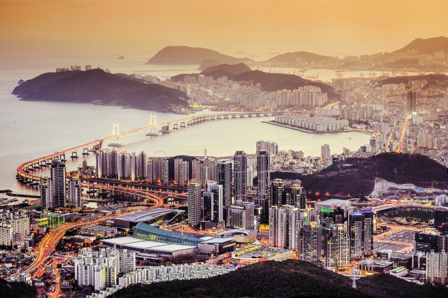부산 장산에서 내려다 본 해운대 광안리 일대 야경