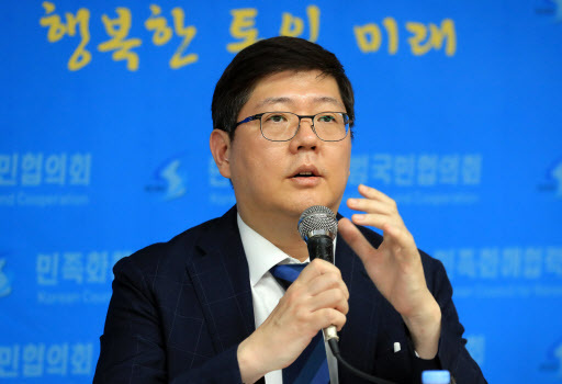Kim Hong-gul, head of the Korean Council for Reconciliation and Cooperation, speaks during a press conference in Seoul on July 22, 2018. (Yonhap)