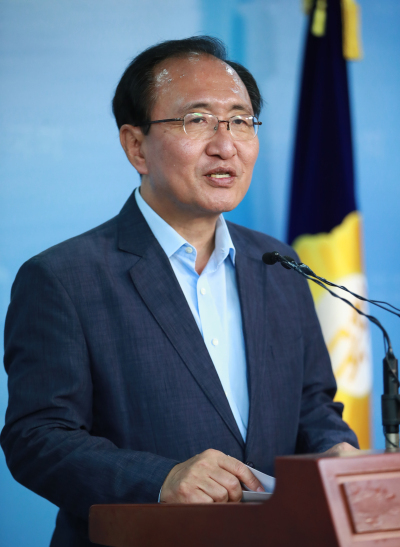 ‘드루킹 댓글 조작 사건’을 수사 중인 특별검사팀의 수사 대상에 오른 노회찬 정의당 의원(사진)이 23일 오전 갑작스레 투신 사망한 데 대해 특검 관계자는 “본인이나 가족에 대해 전혀 소환 조사를 통보하지 않았다”고 밝혔다. [사진=연합뉴스]