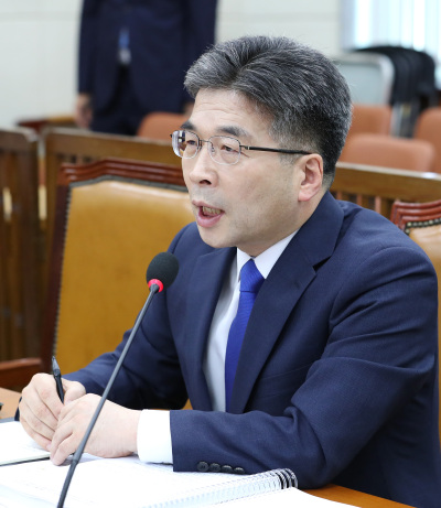 민갑룡 경찰청장 후보자가 23일 오전 국회 행정안전위원회 인사청문회에 출석해 의원들의 질의에 답변하고 있다.[사진=연합뉴스]