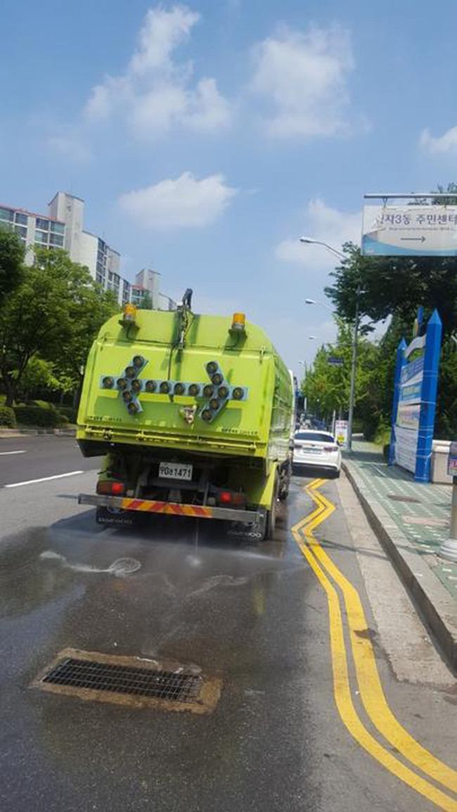 가마솥더위에 성남시내 살수차 ‘분주하네’