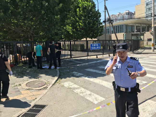 <YONHAP PHOTO-4775> A police officer is seen near the U.S. embassy in Beijing, China July 26, 2018. REUTERS/ Thomas Peter/2018-07-26 15:28:41/ <저작권자 ⓒ 1980-2018 ㈜연합뉴스. 무단 전재 재배포 금지.>
<YONHAP PHOTO-4775> A police officer is seen near the U.S. embassy in Beijing, China July 26, 2018. REUTERS/ Thomas Peter/2018-07-26 15:28:41/ <저작권자 ⓒ 1980-2018 ㈜연합뉴스. 무단 전재 재배포 금지.>