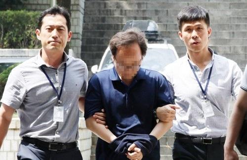경공모 회원 ’트렐로‘ 강모 씨가 26일 영장심사를 받기 위해 서울중앙지법에 출석하고 있다.  [연합뉴스]