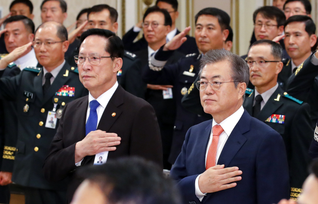 President Moon Jae-in, Minister of National Defense Song Young-moo, and the military's top commanders salute the flag at the presidential office on Friday. Yonhap